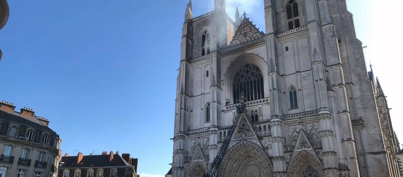 Φωτιά στον καθεδρικό της Νάντης: Αφέθηκε ελεύθερος ο αλλοδαπός που είχε συλληφθεί